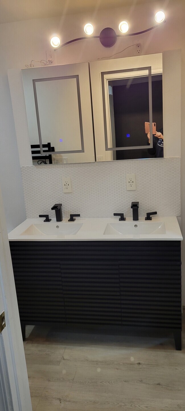 Foto del edificio - 9302 Redmond - Woodinville Rd NE