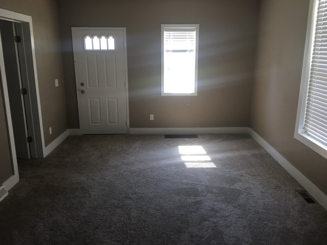 201 E Danaher St Unit 1, Ludington, MI 49431 Apartments in Ludington