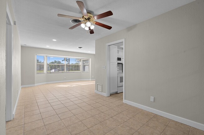 Foto del edificio - 9318 1st St N