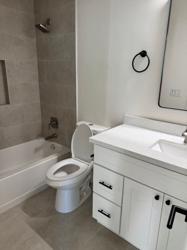 Foto del edificio - 677 Whyte Ave