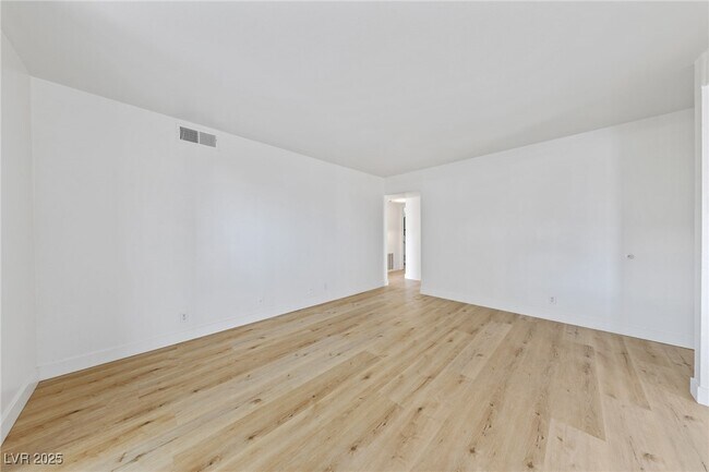 Building Photo - 1390 E Vegas Valley Dr