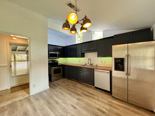 Foto del edificio - 7435 Westridge Dr
