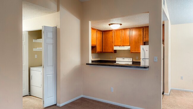 Building Photo - 3805 Peachtree Ln W