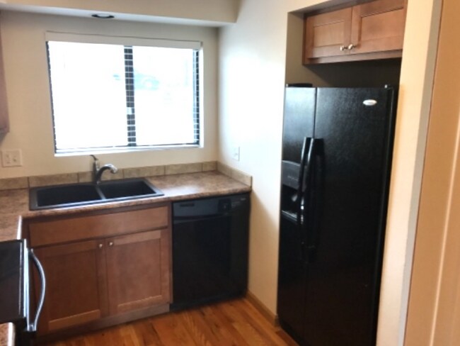 Foto del edificio - 2215 E 7th St
