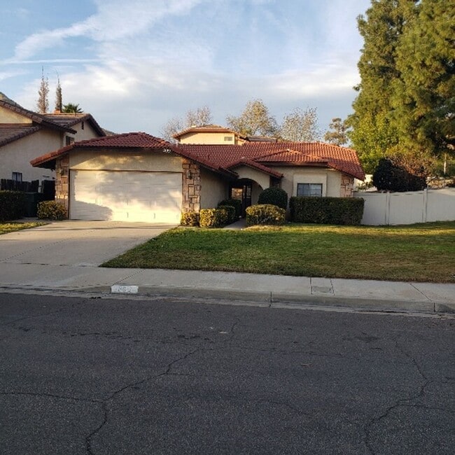 Riverside UCR 3 Bedroom, 2 Bathroom Home - Riverside UCR 3 Bedroom, 2 Bathroom Home