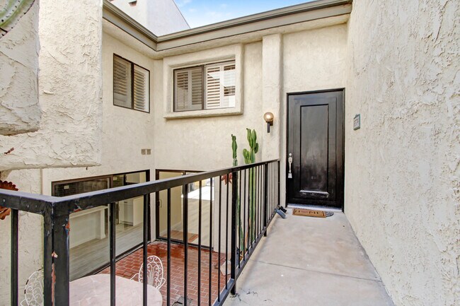 Building Photo - 5379 Godbey Dr