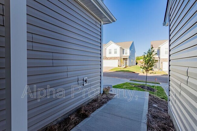 Building Photo - 540 Yellow Fox Rd