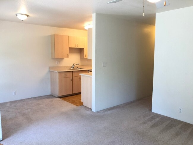 Building Photo - Crosspointe - 2 Bdrm/1 Bath Bottom Corner ...