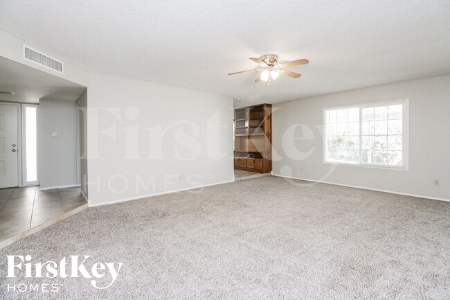 Foto del edificio - 614 E Greenway Dr