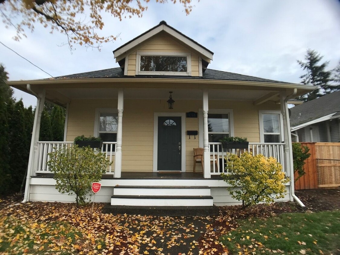 Charming remodeled Bungalow - 2 Bedrooms 1 Bath, 1,104 Sq. Ft. - Charming remodeled Bungalow - 2 Bedrooms 1 Bath, 1,104 Sq. Ft.