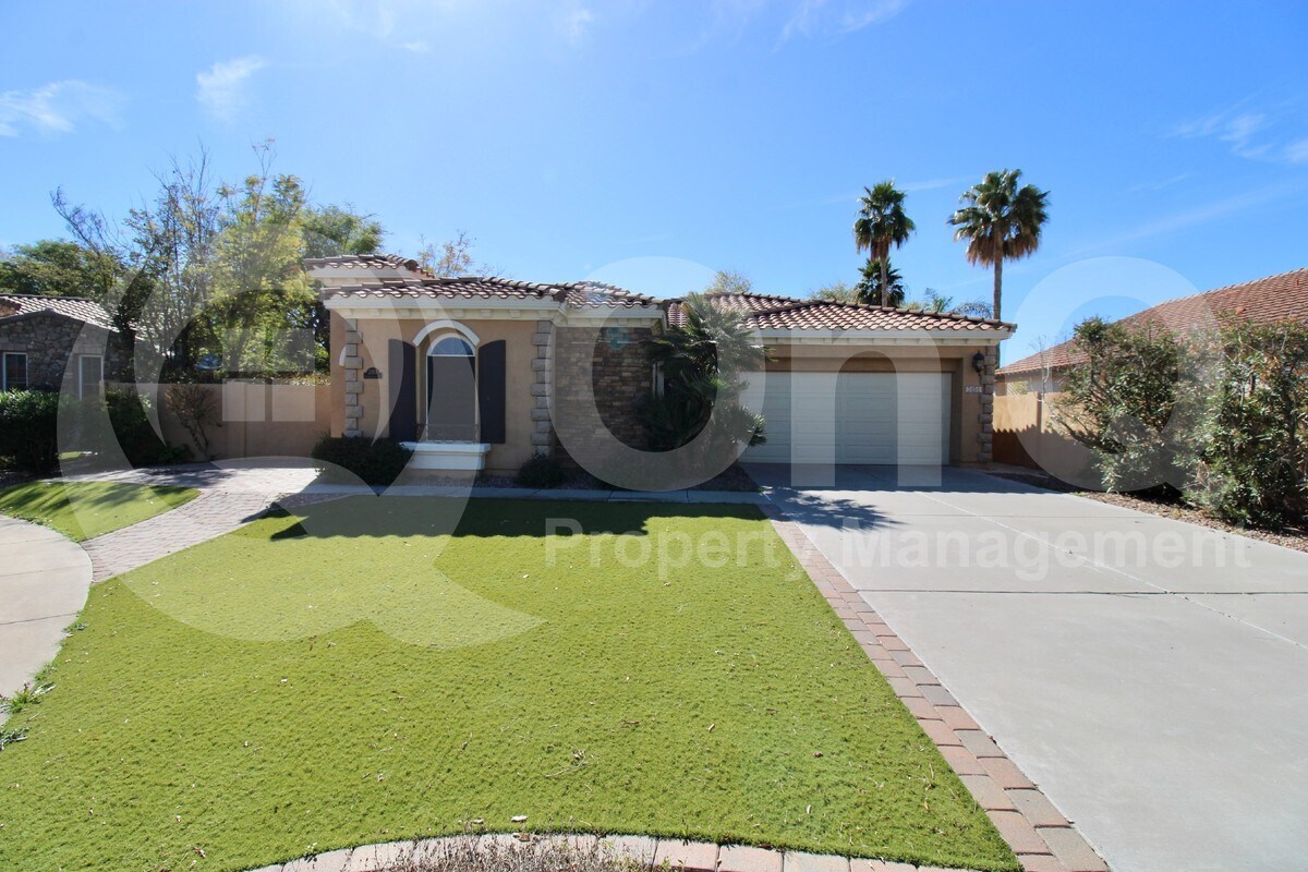 Foto principal - 2451 E Honeysuckle Pl