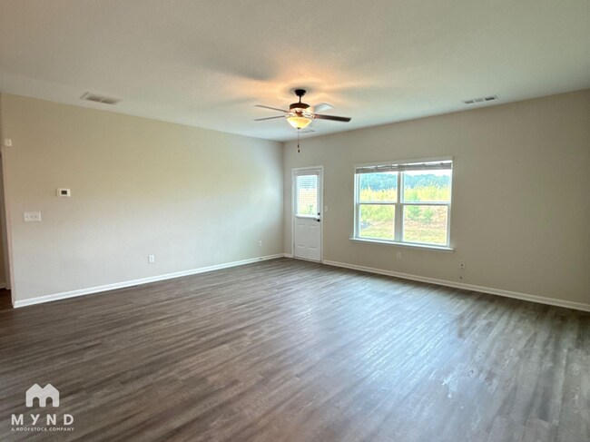 Building Photo - 995 Minden Terrace