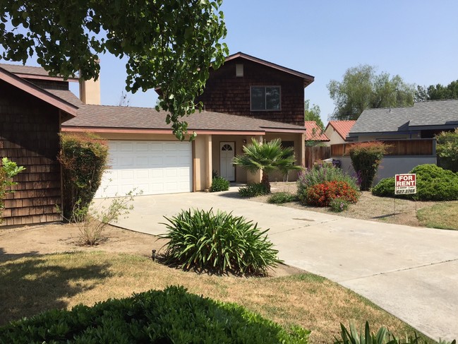 Private Driveway - 4422 W Douglas Ave