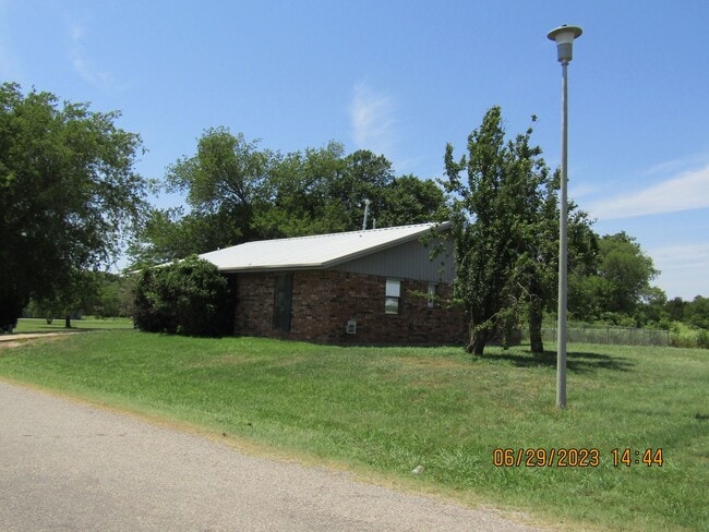 Building Photo - 1101 E Avenue