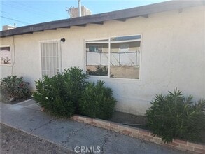 Building Photo - 933 E Navajo St