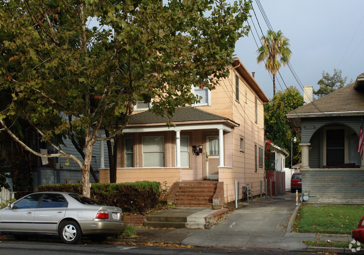 Primary Photo - 327 E Saint John St