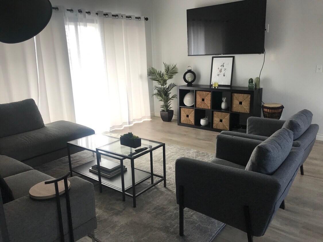 Foto principal - 419 E 5th St