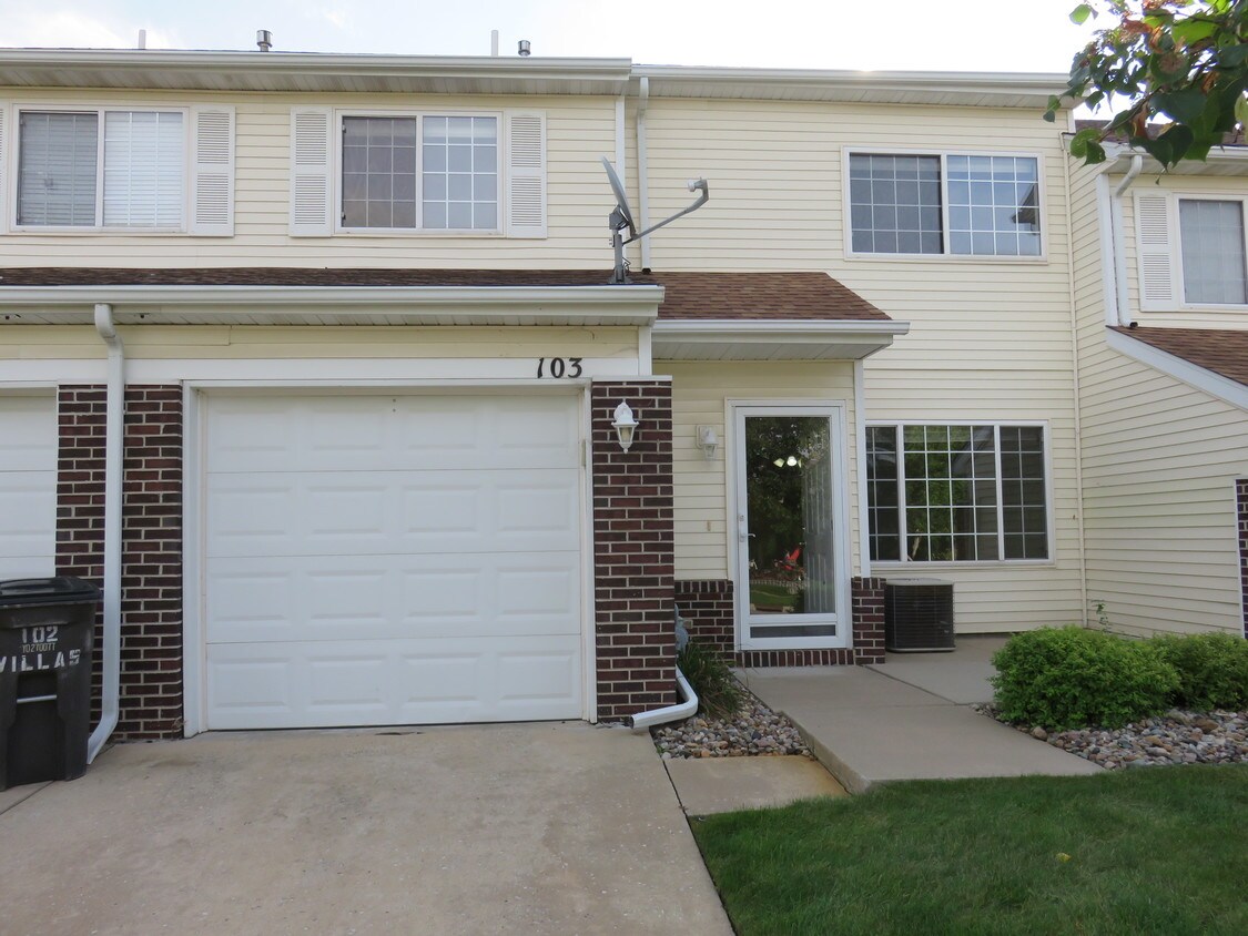 3701 Brook Ridge Ct, Des Moines, IA 50317 Condo for Rent in Des