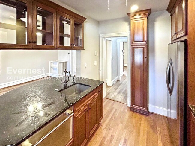 Foto del edificio - 2708 W Grace St