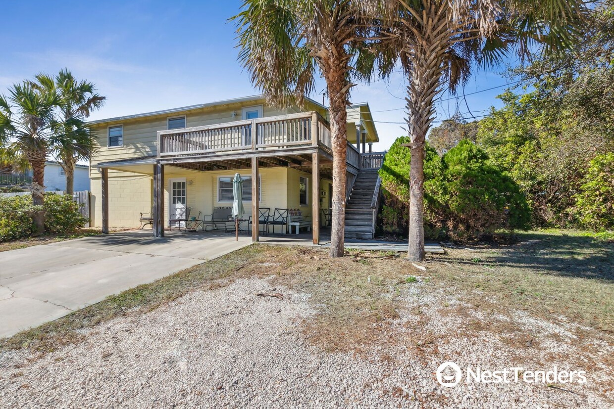 Primary Photo - Walk-up Coastal Cottage on 1st Avenue!