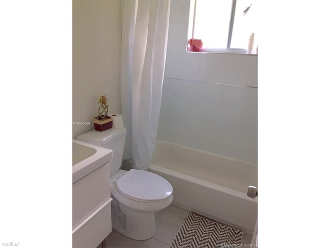 Foto del edificio - 571 NW 112th St