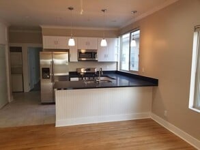 Building Photo - 3119 Fifth Ave