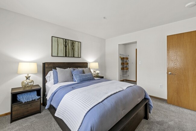 Saddlebrook Apartments Primary Bedroom - Saddle Brook