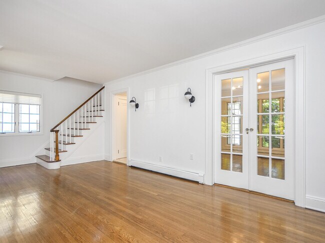 Foto del edificio - 121 Hillcrest Ave