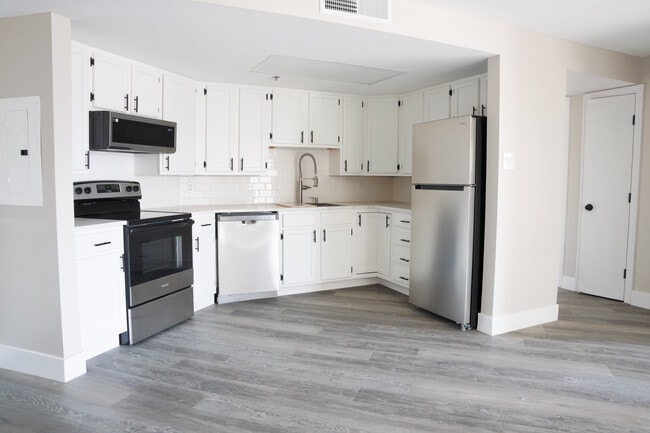 Foto del edificio - The LUXE Residences of Aurora 55+ Community