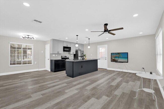 Foto del edificio - 1823 Ravenall Ave