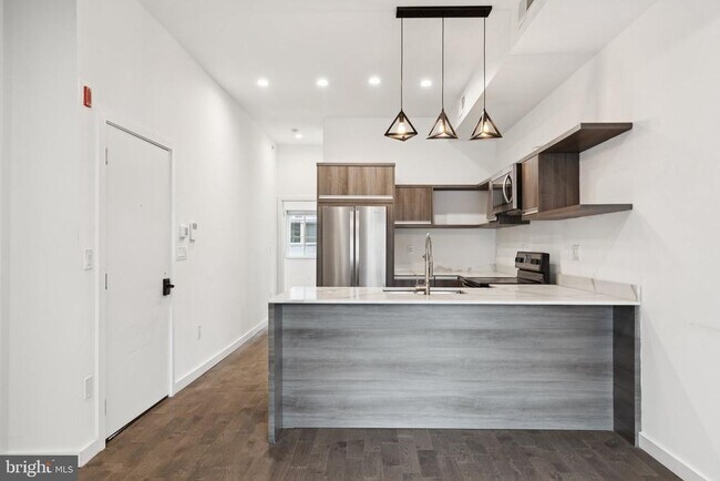 Building Photo - 2028 E Fletcher St