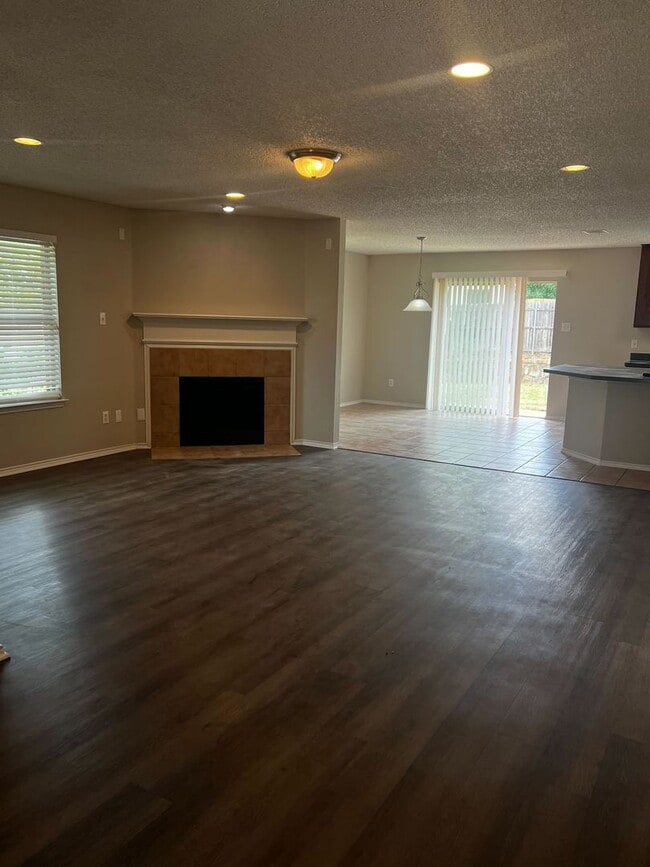 Building Photo - 1601 Hedgewood Trail
