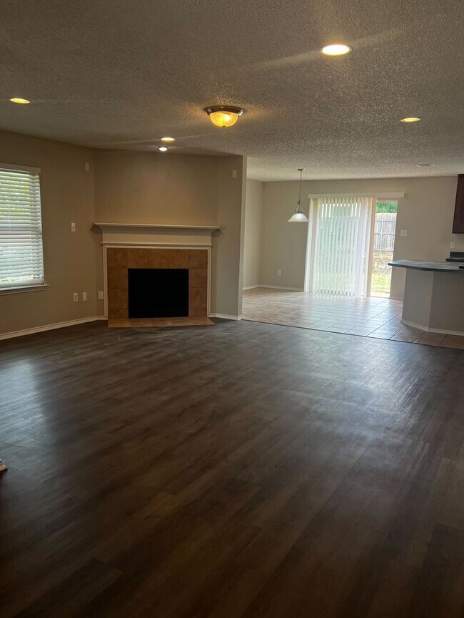 Foto del edificio - 1601 Hedgewood Trail