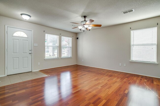 Building Photo - 7940 Meadow View Tr