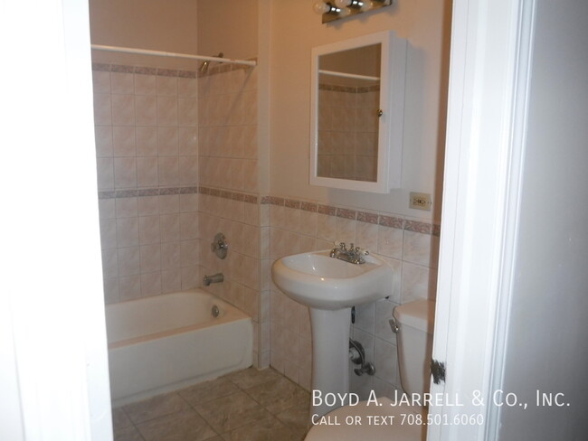 Foto del edificio - Washington Park: $1,350 rent, 4br, 2ba uni...