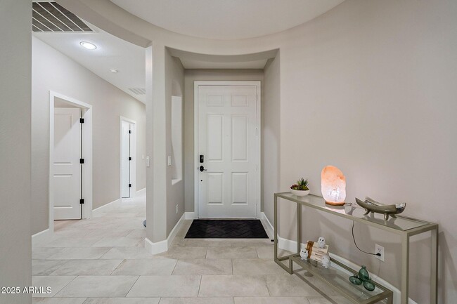 Building Photo - 2401 E Sequoia Dr