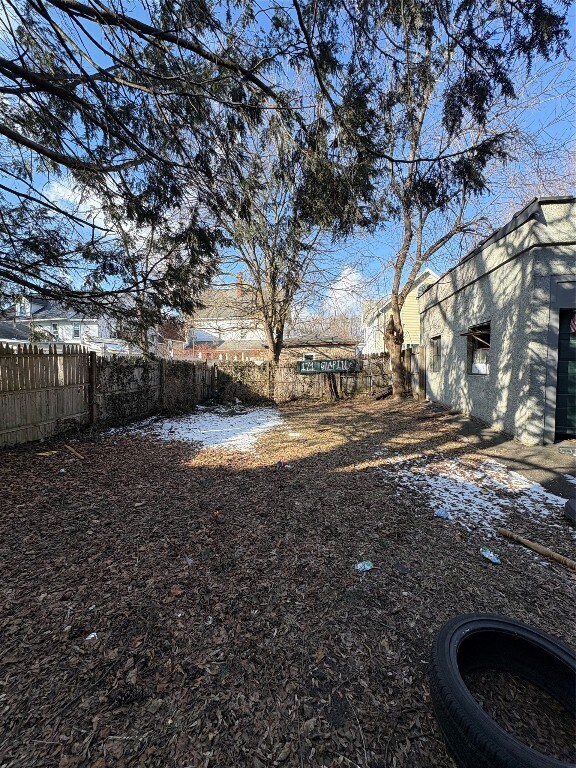 Building Photo - 171 Chapin St