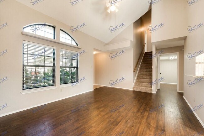 Foto del edificio - 212 Cutting Horse Ln