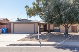 Building Photo - 1007 W Grovers Ave