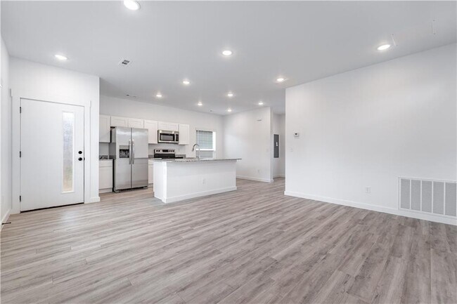 Building Photo - 840 Boardwalk Ave