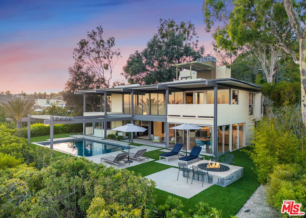 Foto principal - 9892 Beverly Grove Dr
