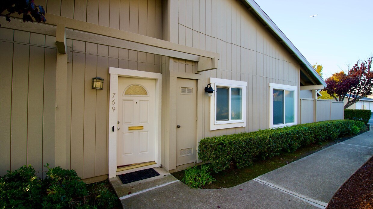 Foto principal - 769 Foster City Blvd