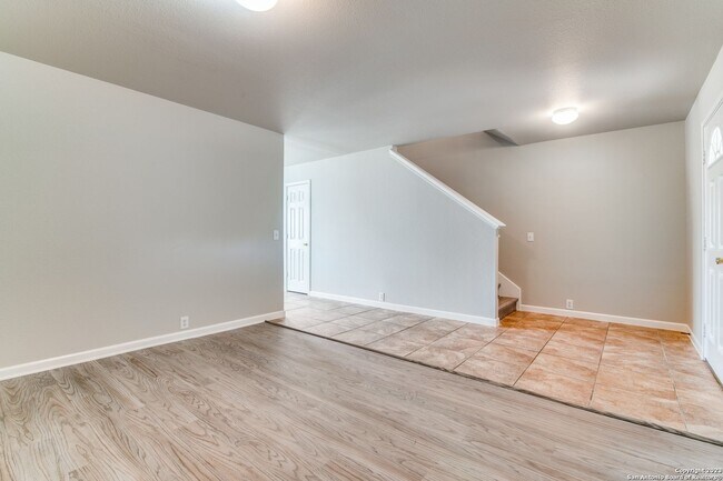 Foto del edificio - Stylish & Spacious 4-Bedroom Home