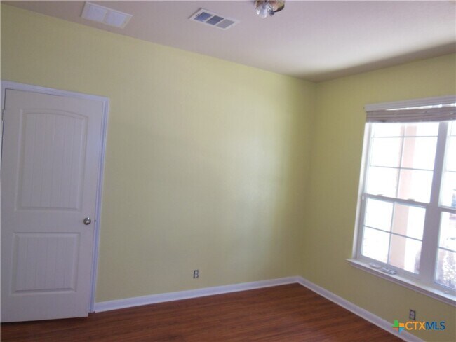 Foto del edificio - 753 Great Oaks Dr