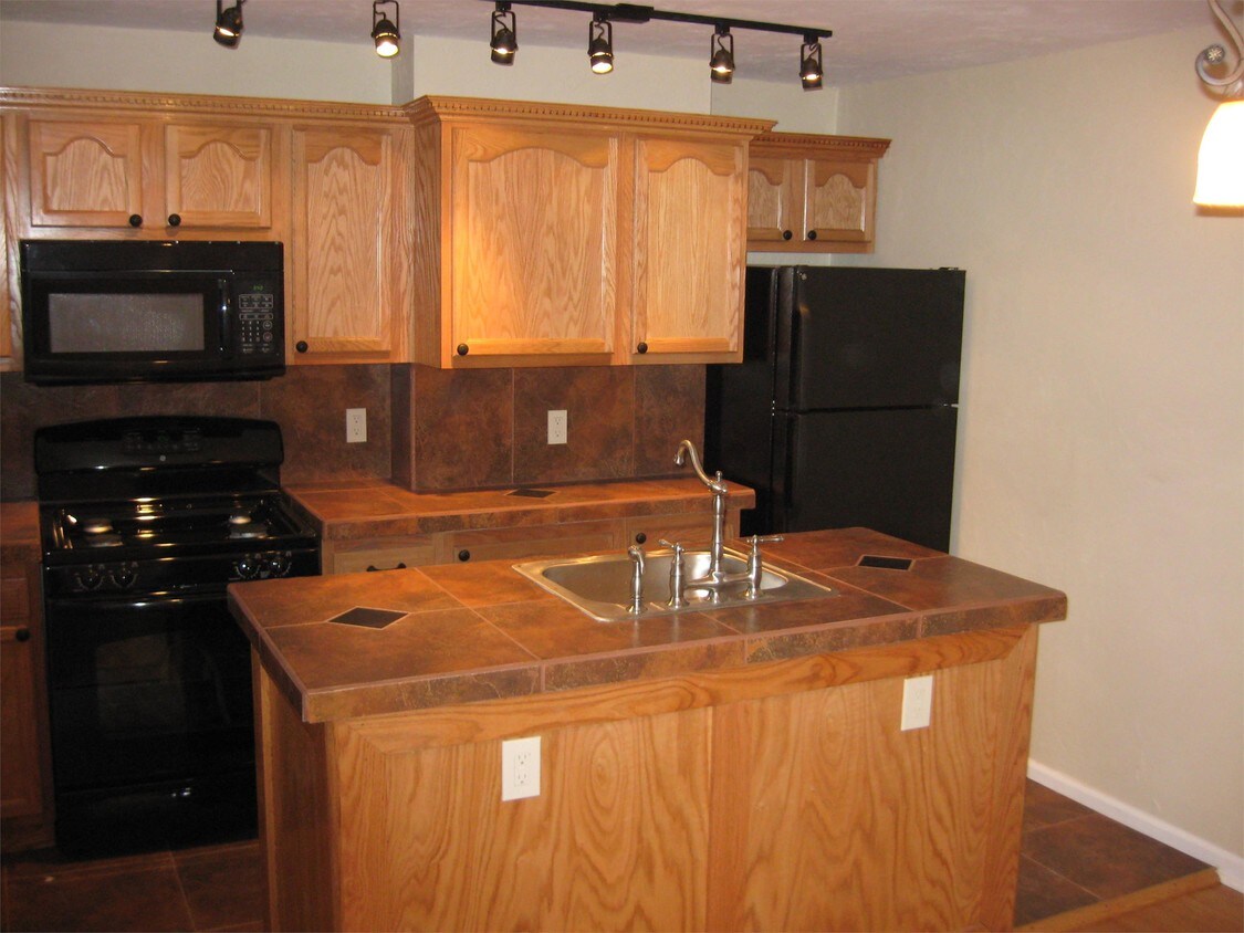 Primary Photo - 5119 Cypress St