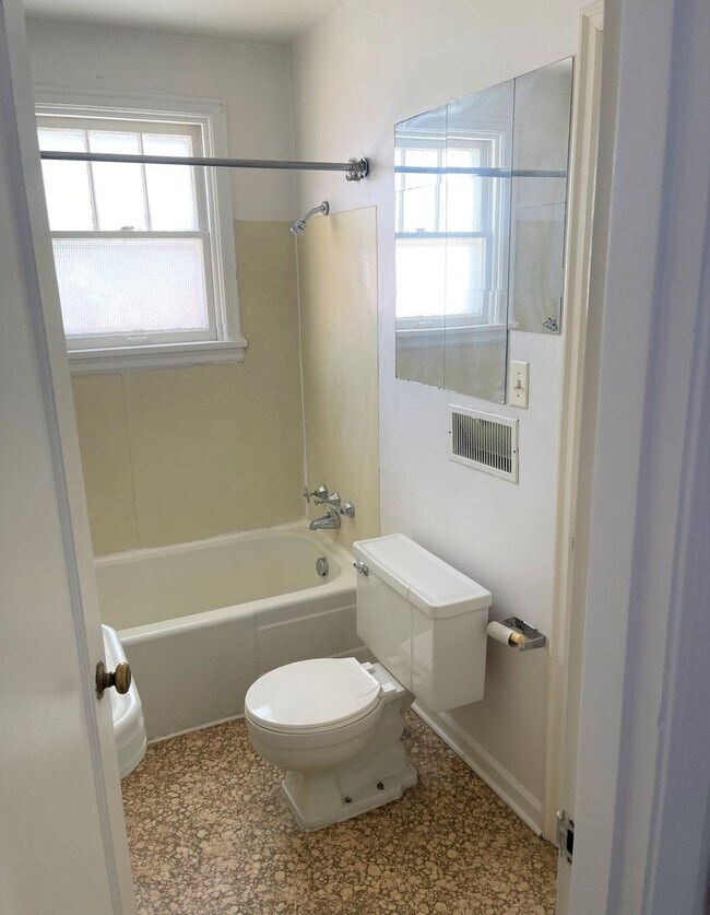 Foto del edificio - Charming 1 Bedroom 1 Bath Available Now!