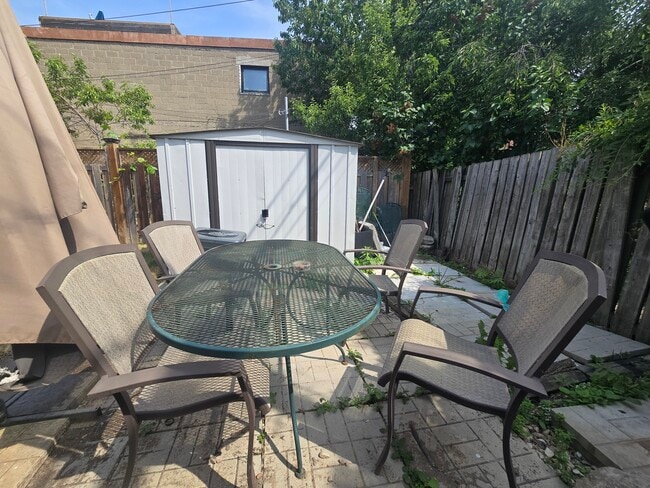 Building Photo - 253 Oakwood Av