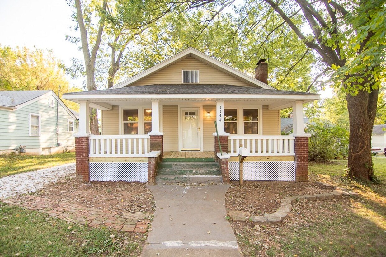 Primary Photo - COLLEGE PRE-LEASING