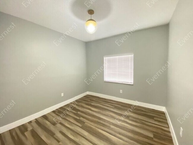 Foto del edificio - 8304 N 13th St