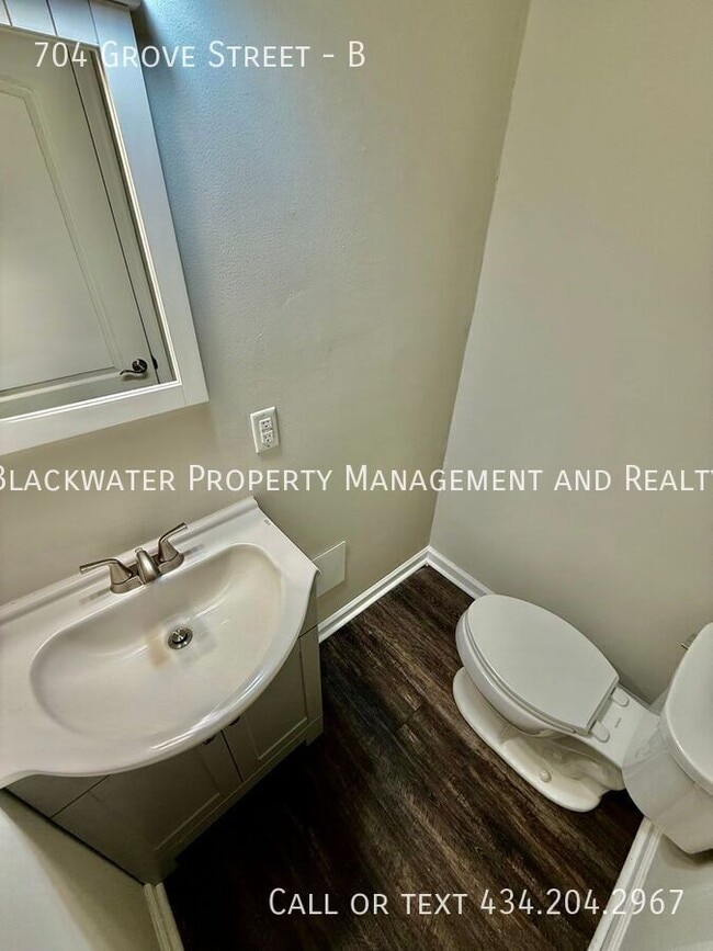 Foto del edificio - 704 Grove St